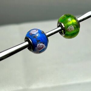 Glass Art Beads Blue Green with Pink Designs Silver Plated Unbranded Qty 2